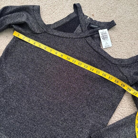 Torrid Cross Neck Cold Shoulder Sweater Womens 1X Black Sparkly Stretchy Goth - Picture 6 of 8